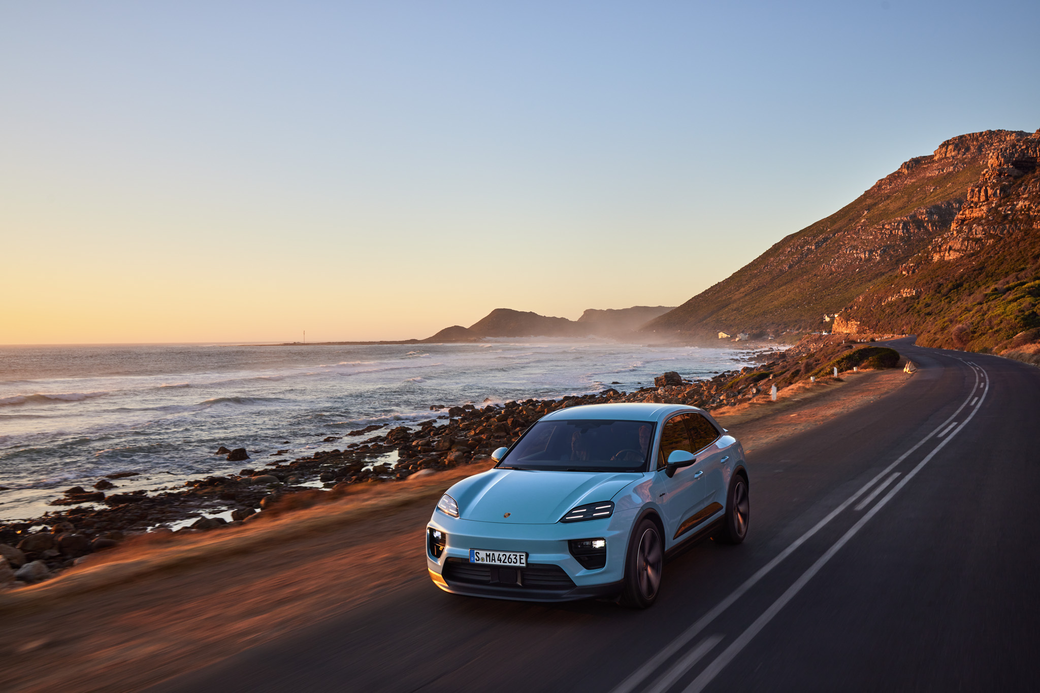 Porsche mất 99% lợi nhuận vì tham vọng xe điện