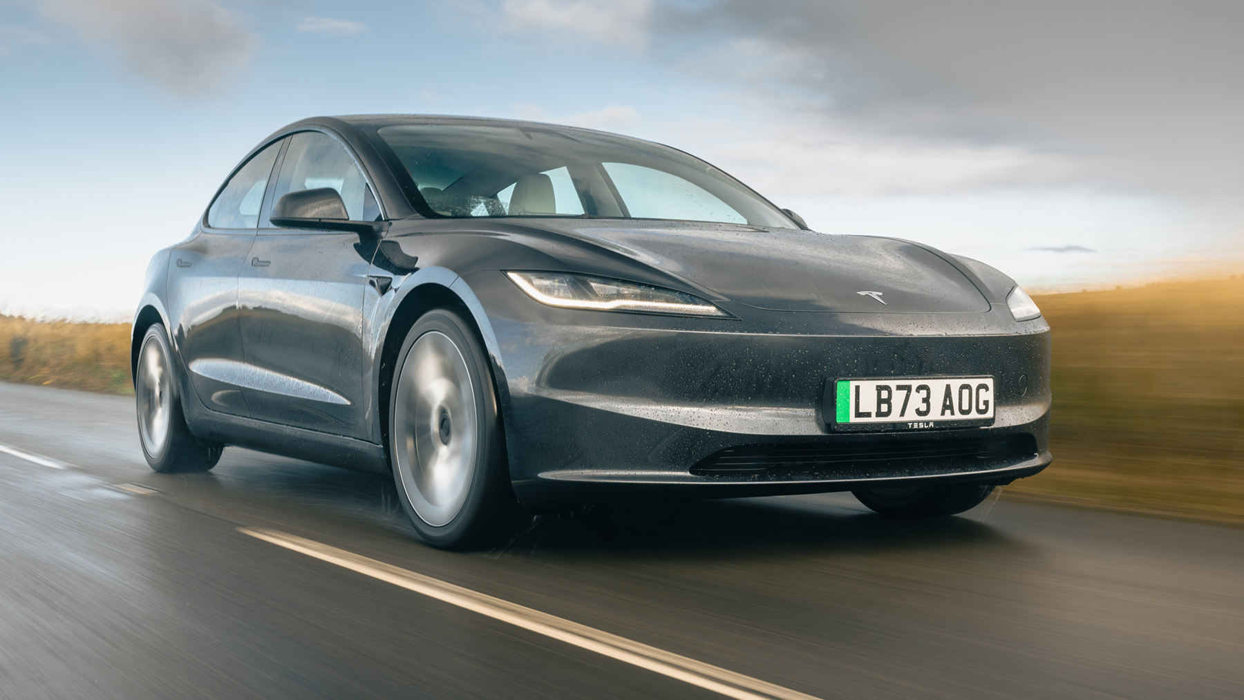 Đánh giá Tesla Model 3 Standard: Phiên bản rẻ nhất có đáng tiền?