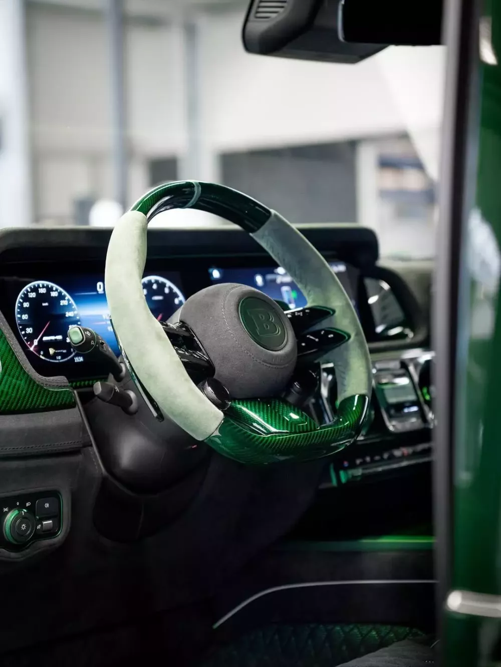 Brabus XLP 800 6x6: "Cá sấu 6 bánh" độc nhất vô nhị đổ bộ Việt Nam