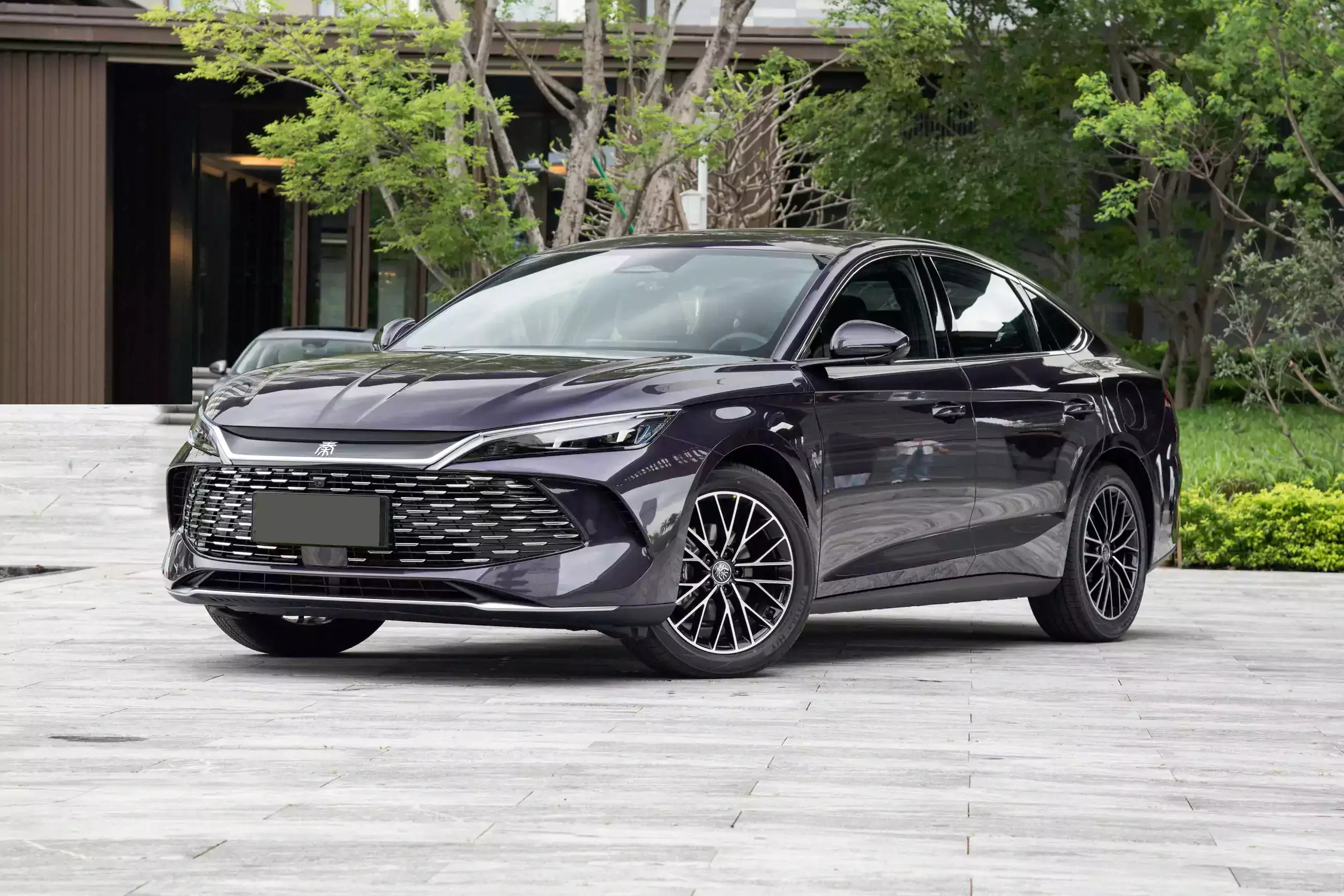 BYD Qin L: Sedan 357 Triệu, Xăng 'Ngửi' và Tầm Hoạt Động 2.100km