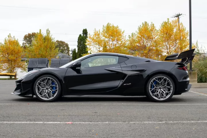 C8 Corvette ZR1: Bán Lướt Lời Gần 70.000 USD Bất Chấp Rủi Ro