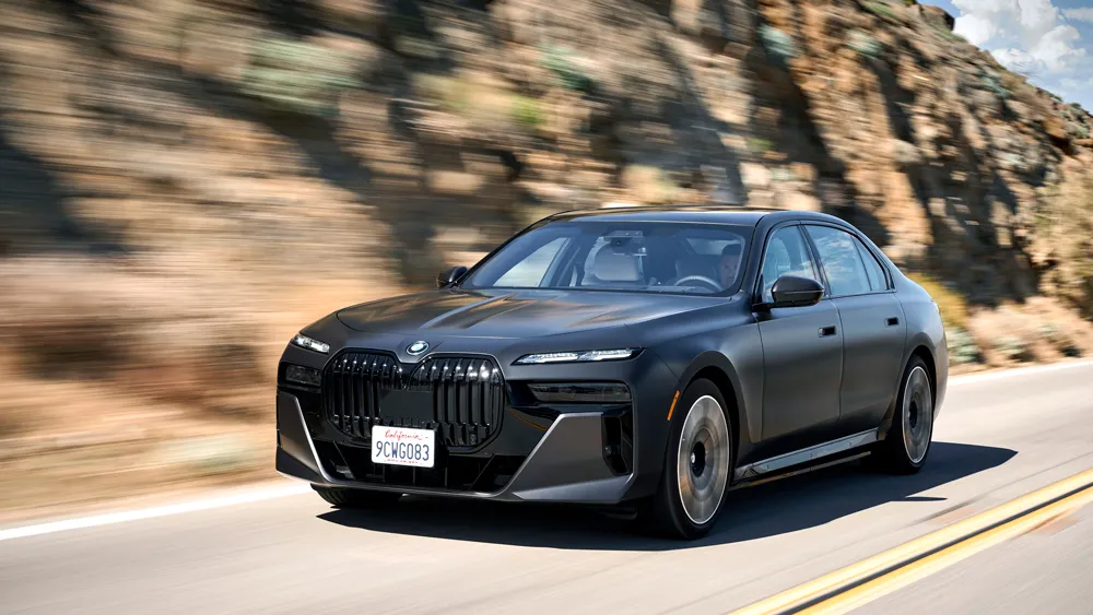 Các Hãng Xe Ô Tô Của Đức: Đẳng Cấp, Lịch Sử & Cuộc Đua Tam Mã