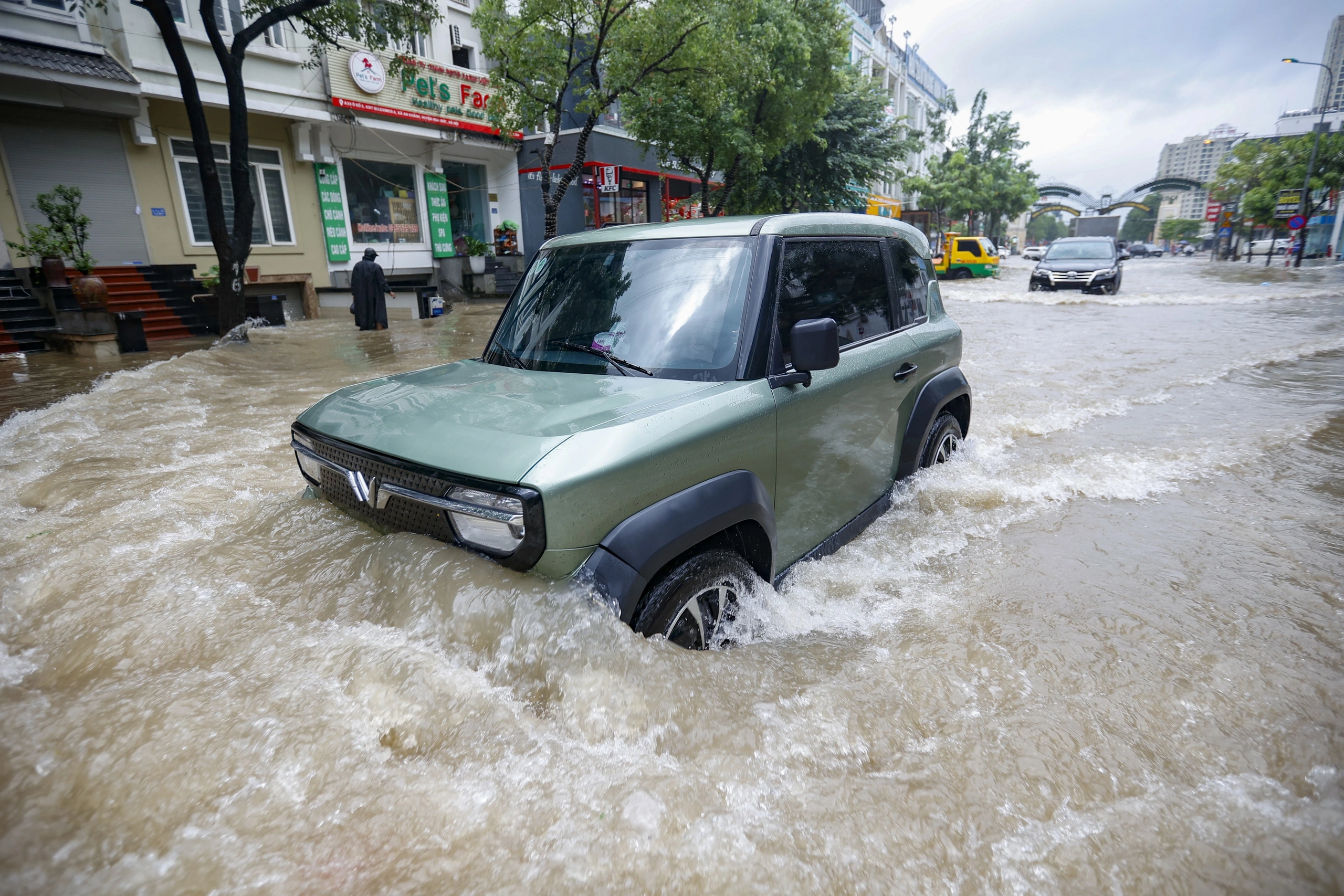 Chính sách đặc biệt cho xe hư hỏng do mưa bão của Vinfast