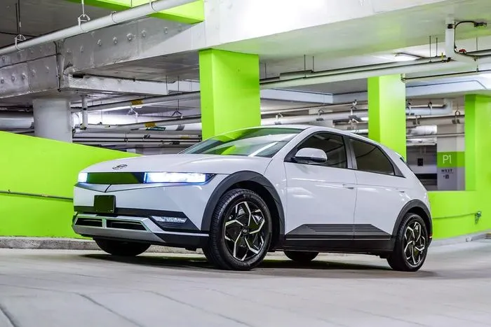 Từng là mẫu xe điện đầy triển vọng tại Mỹ, Hyundai Ioniq 5 phải đối mặt với mức giảm hơn 63% so với cùng kỳ năm 2024. Ioniq 6 và Ioniq 9 cũng có kết quả không mấy khả quan trong tháng đầu tiên không có trợ cấp từ chính phủ.