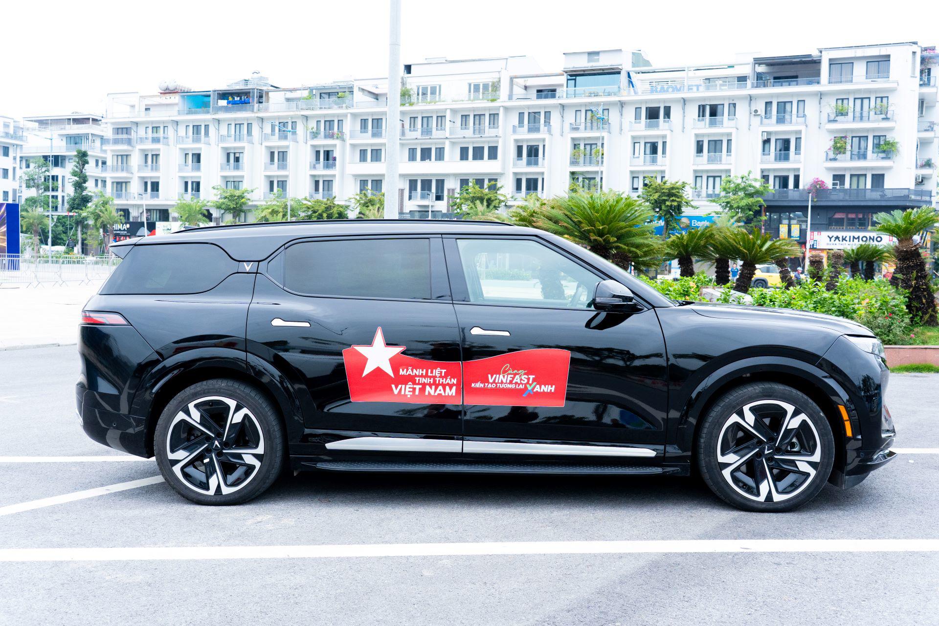 Du thuyền mặt đất chinh phục 5 nước và vì sao VF 9 được khen vượt trội Tesla