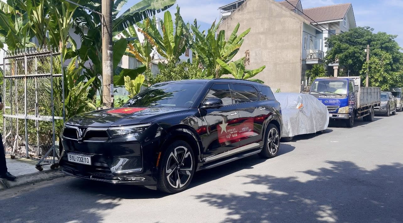 Du thuyền mặt đất chinh phục 5 nước và vì sao VF 9 được khen vượt trội Tesla