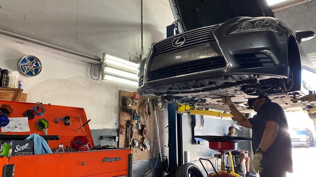 Đừng chủ quan với xe bị ngập nước: Chi phí vệ sinh, kiểm tra có thể bạn chưa biết