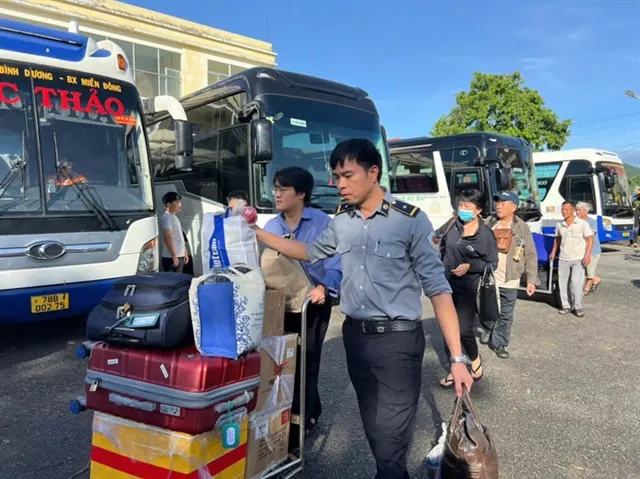 Đường sắt Bắc-Nam lại bị 'xé toạc' vì bão: 'Vết đứt' 9 mét và kịch bản chuyển tải lặp lại