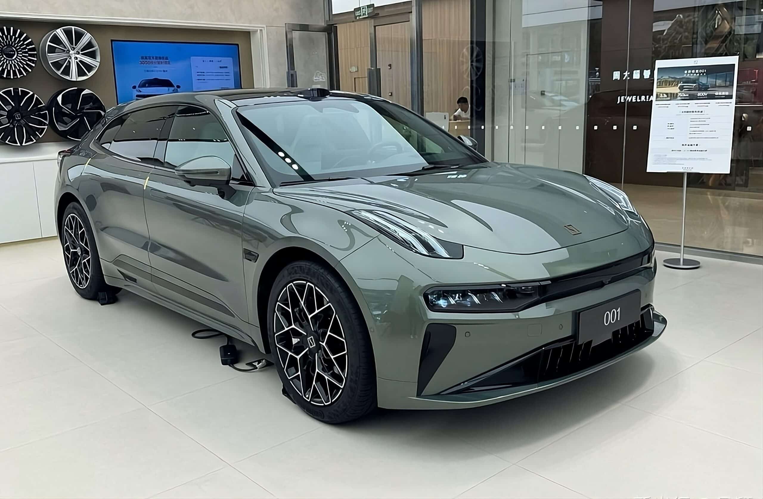 Ferrari Gọi Xe Điện Trung Quốc Là "Những Con Voi Vô Nghĩa" — Nhưng Chính Họ Mới Là Người Nặng Nề Nhất