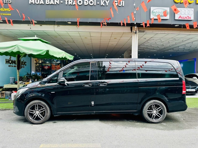 Giá chưa đến 1 tỷ, chiếc Mercedes-Benz này rộng rãi như Carnival, có treo thích ứng nhưng chạy 'không tốn một giọt xăng'