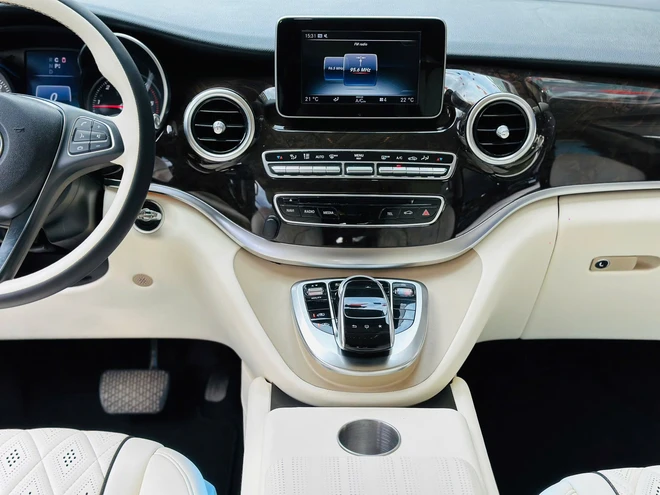 Giá chưa đến 1 tỷ, chiếc Mercedes-Benz này rộng rãi như Carnival, có treo thích ứng nhưng chạy 'không tốn một giọt xăng'