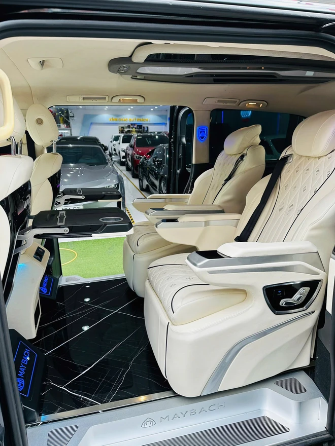 Giá chưa đến 1 tỷ, chiếc Mercedes-Benz này rộng rãi như Carnival, có treo thích ứng nhưng chạy 'không tốn một giọt xăng'