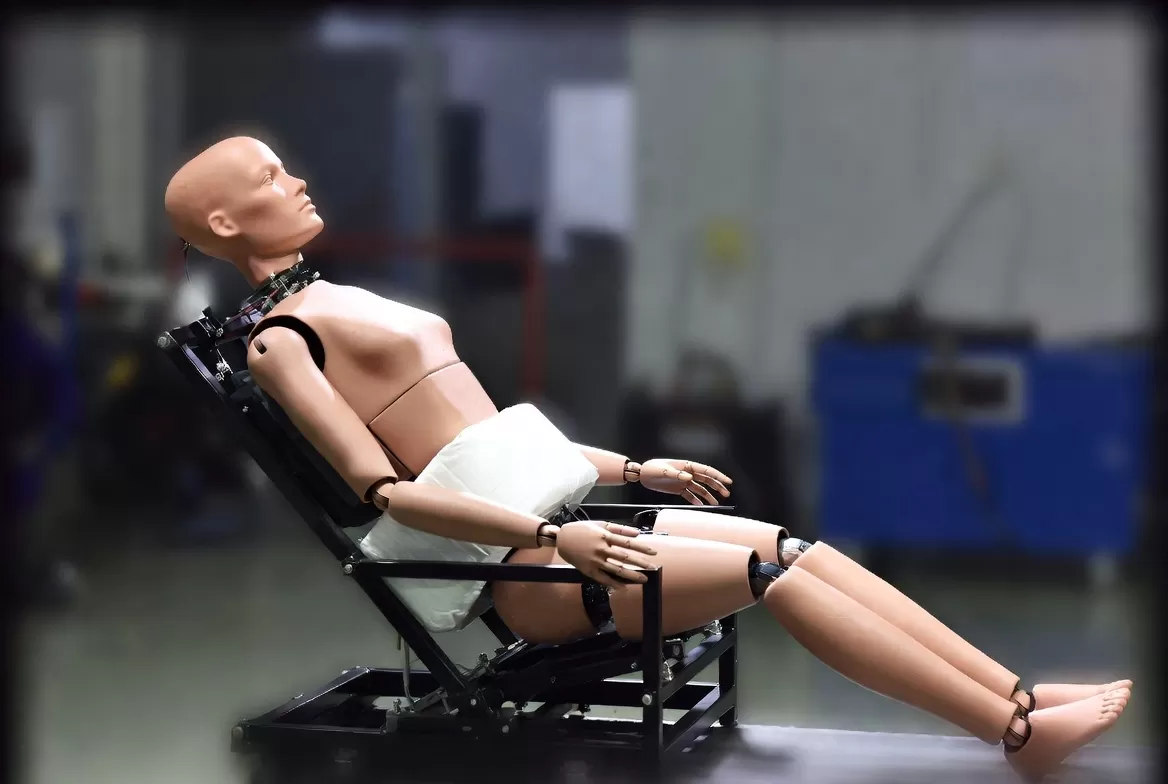Hình nộm phụ nữ đầu tiên cho thử nghiệm va chạm ôtô