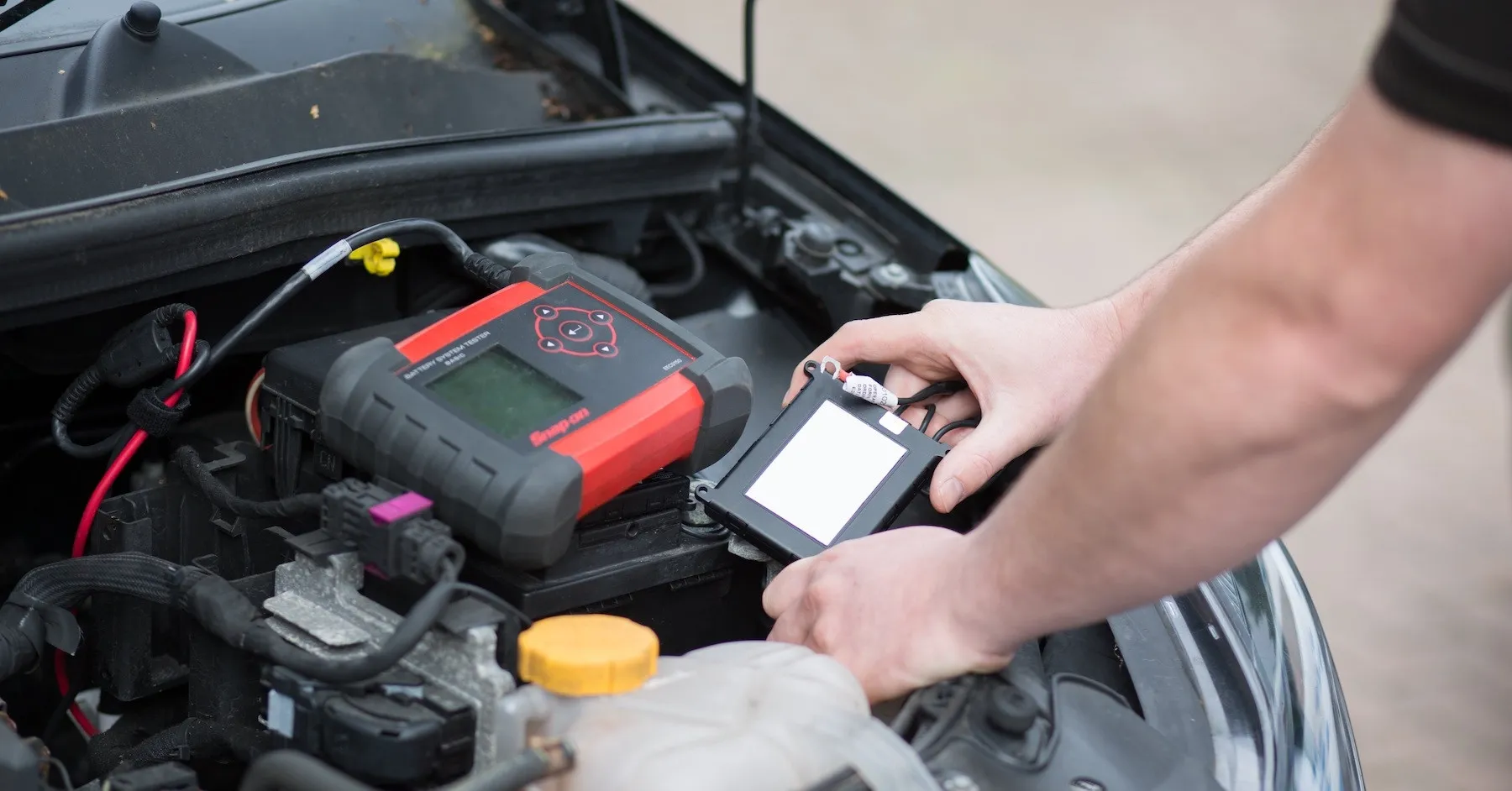 Hộp Đen Ô Tô Là Gì? Phân Biệt Giám Sát Hành Trình & Ghi Dữ Liệu Va Chạm