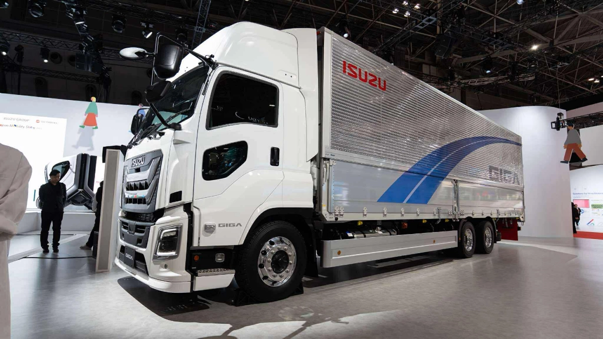 JMS 2025: Isuzu Giga 2025 ra mắt - Xe tải hạng nặng thế hệ mới, trang bị động cơ đa nhiên liệu đột phá