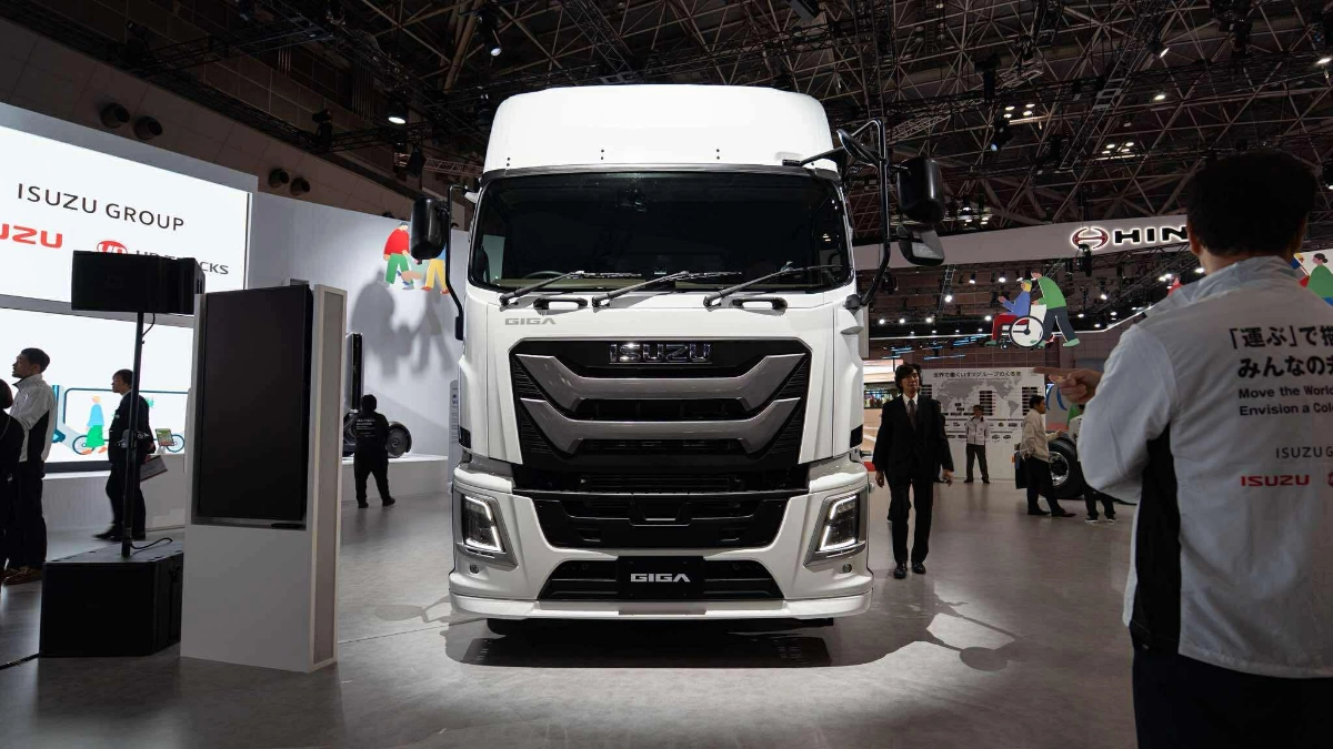 JMS 2025: Isuzu Giga 2025 ra mắt - Xe tải hạng nặng thế hệ mới, trang bị động cơ đa nhiên liệu đột phá