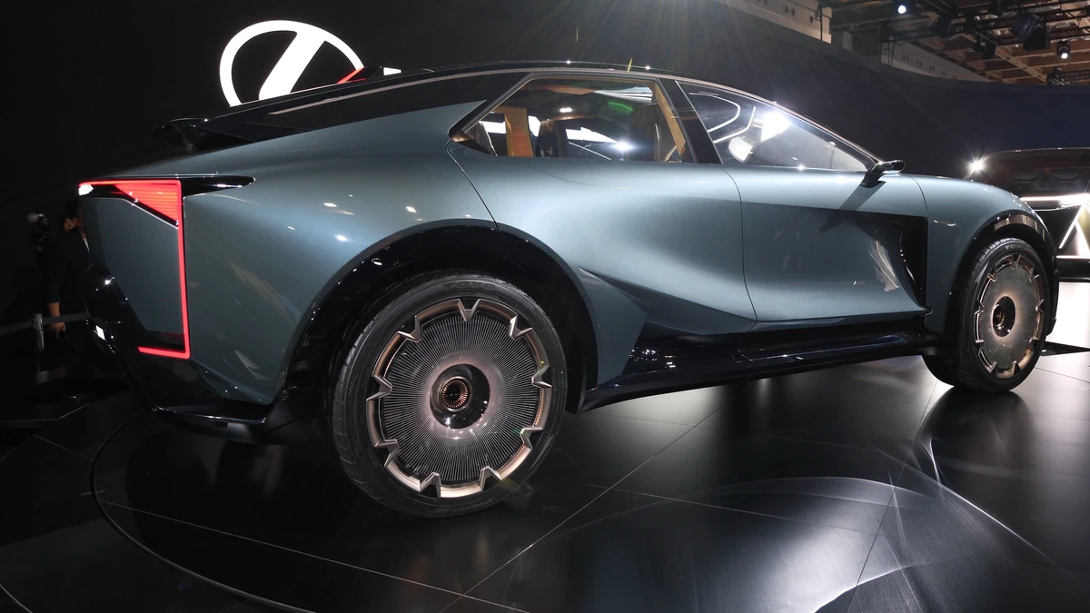 JMS 2025: Lexus LS Concept sáu bánh, biến sedan sang trọng thành 'Tàu Vũ Trụ'