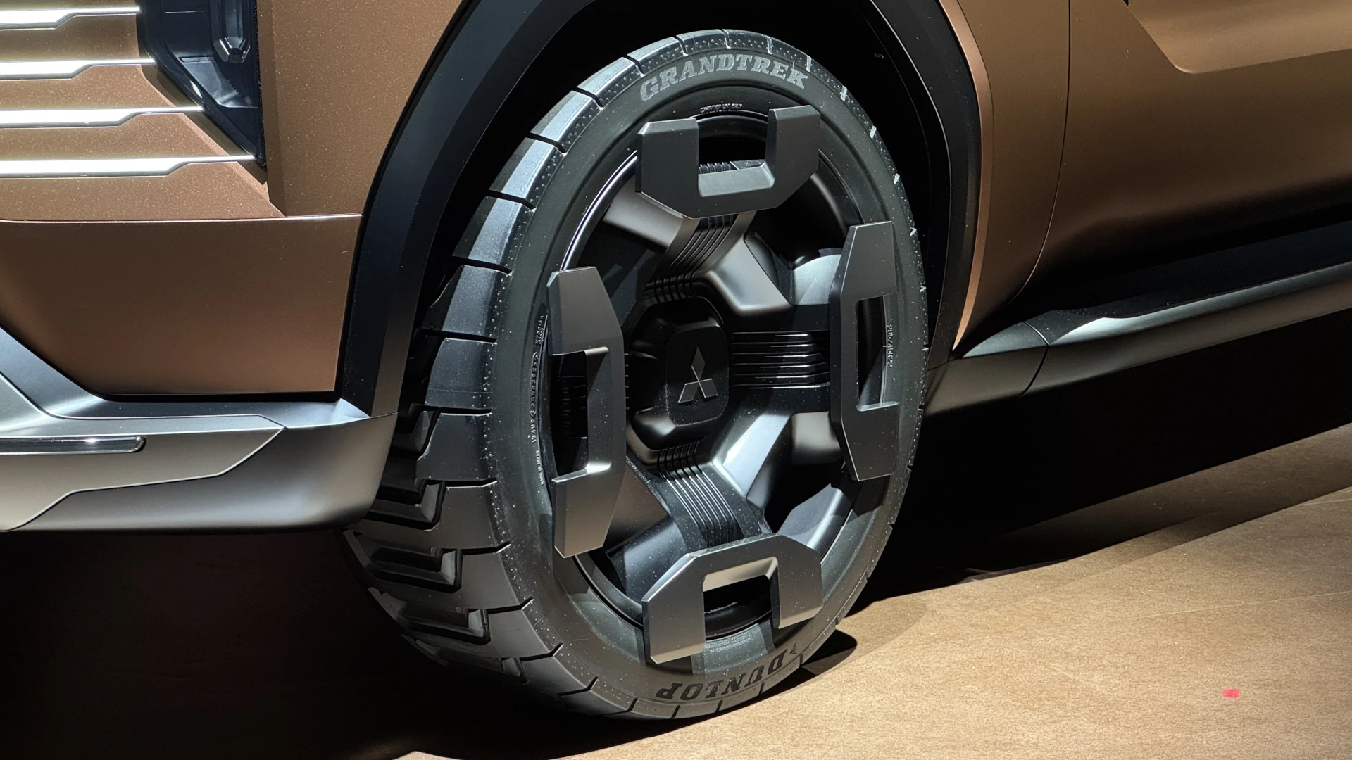 JMS 2025: Mitsubishi Elevance Concept - SUV điện sang trọng, sẵn sàng cho mọi phiêu lưu