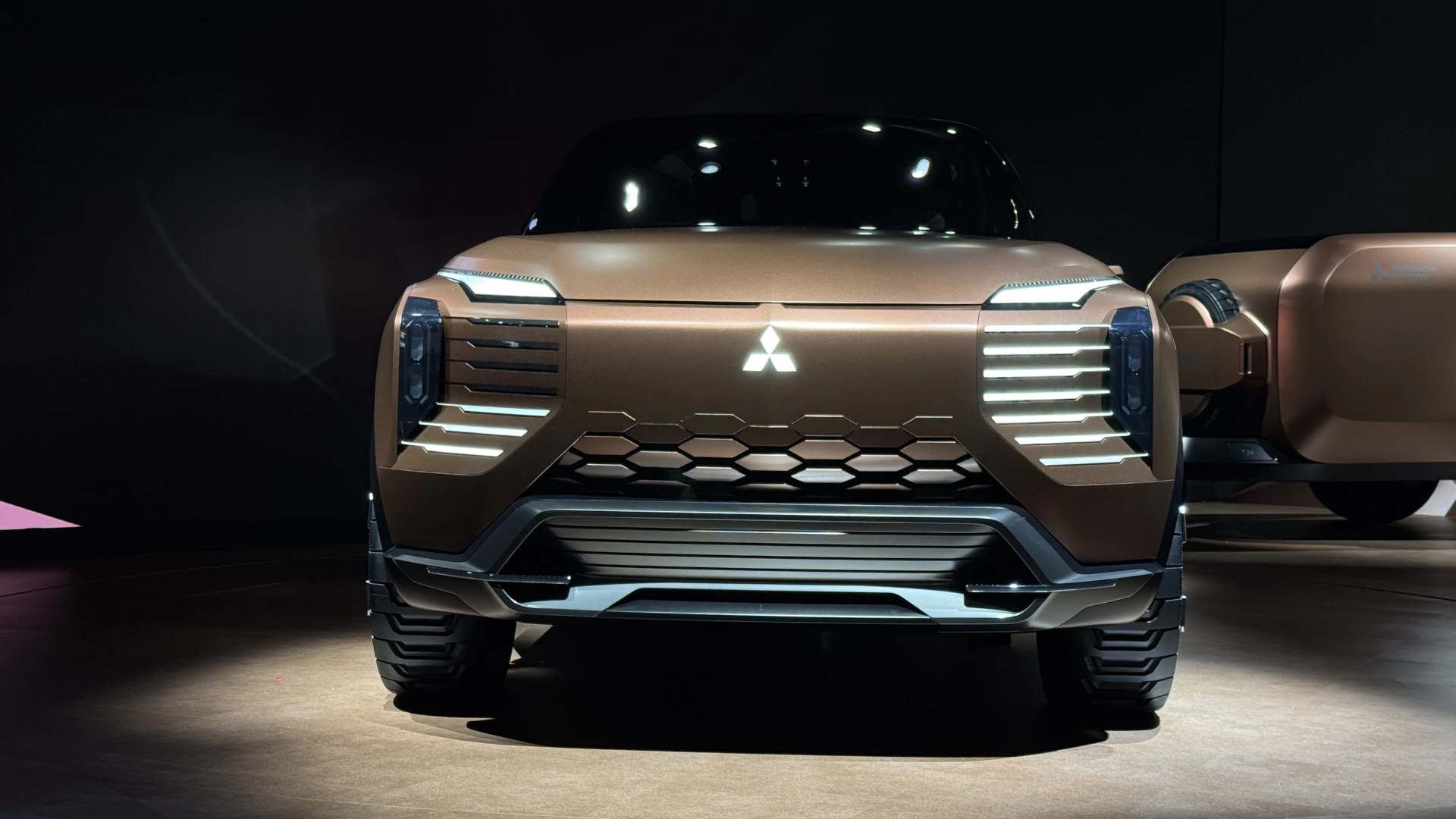 JMS 2025: Mitsubishi Elevance Concept - SUV điện sang trọng, sẵn sàng cho mọi phiêu lưu