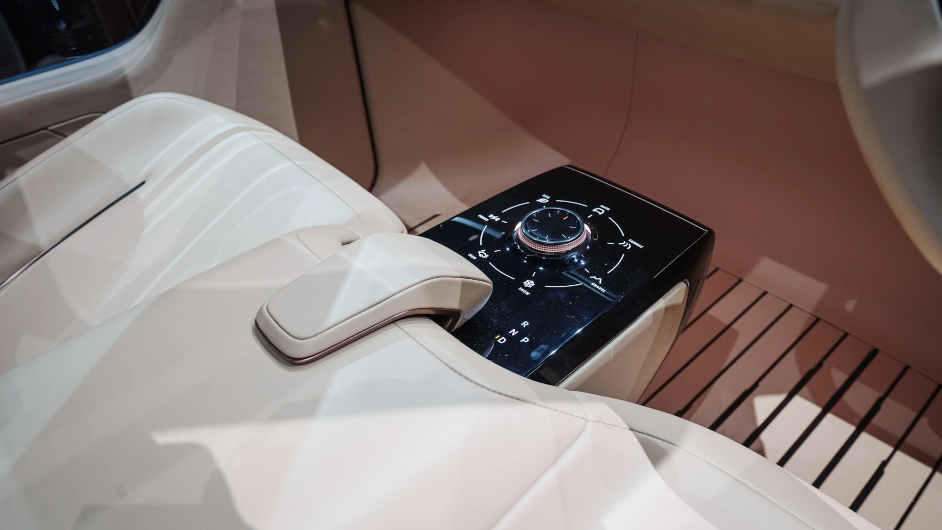 JMS 2025: Mitsubishi Elevance Concept - SUV điện sang trọng, sẵn sàng cho mọi phiêu lưu