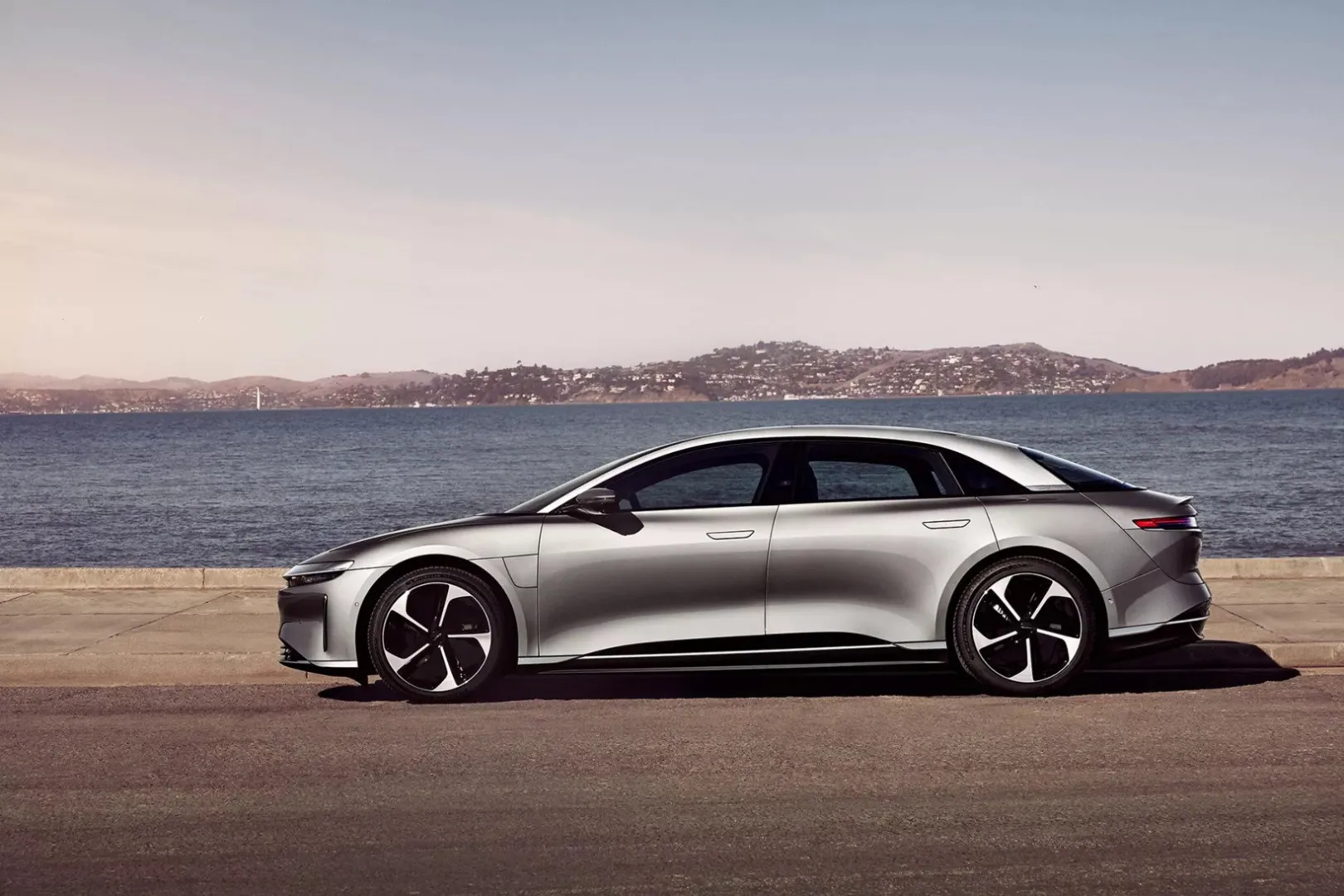 Khủng hoảng Lucid Motors khi hóa đơn phạt 200 triệu cho vết nứt chỉ bằng 'sợi tóc'