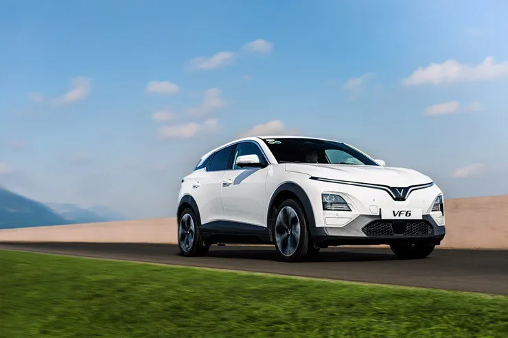 Hãng xe điện VinFast của tỷ phú Phạm Nhật Vượng tiếp tục thiết lập kỷ lục bán hàng trong một tháng