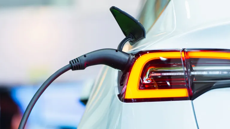 Lectron 'Cứu Cánh' Cho Xe Điện: Adapter NACS Giúp Ford, Mercedes, GM Tiếp Cận Supercharger Tesla