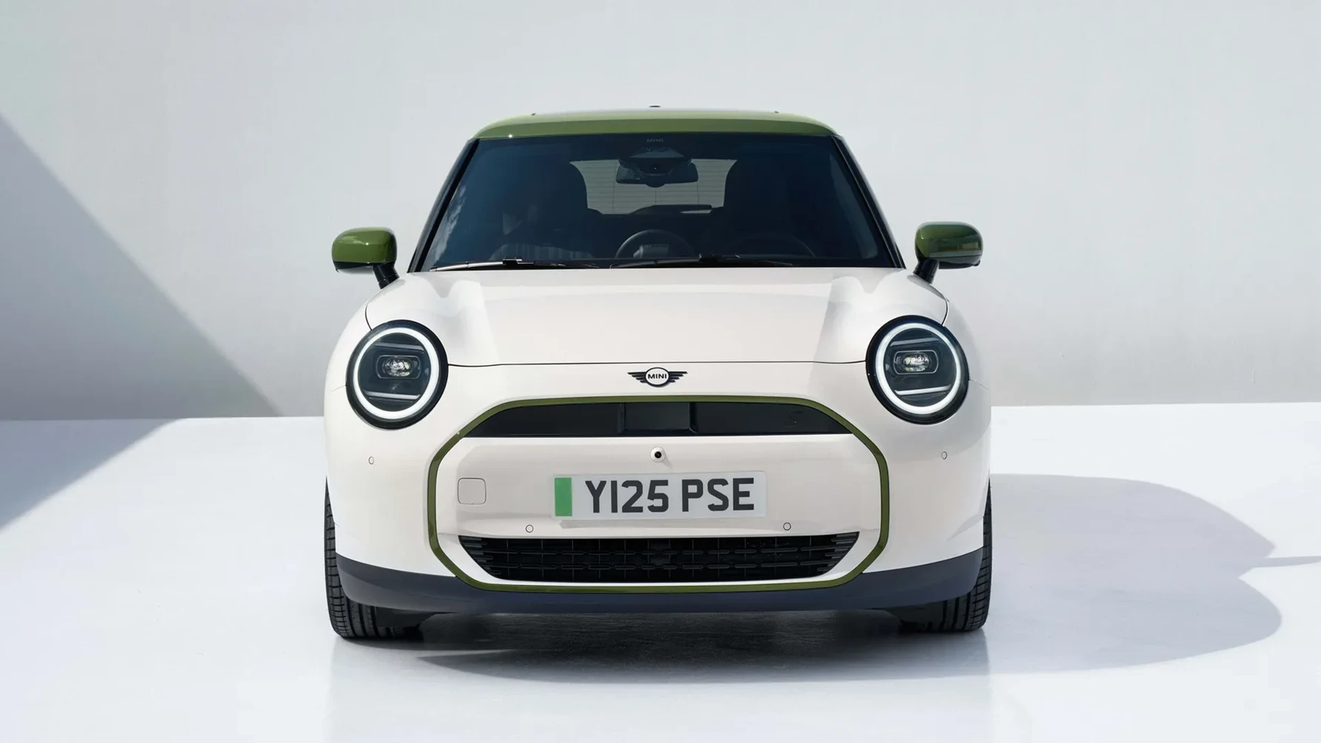 Mini và Paul Smith Tái Hợp: Ra Mắt Phiên Bản Cooper Đặc Biệt Đậm Chất Thời Trang Anh Quốc