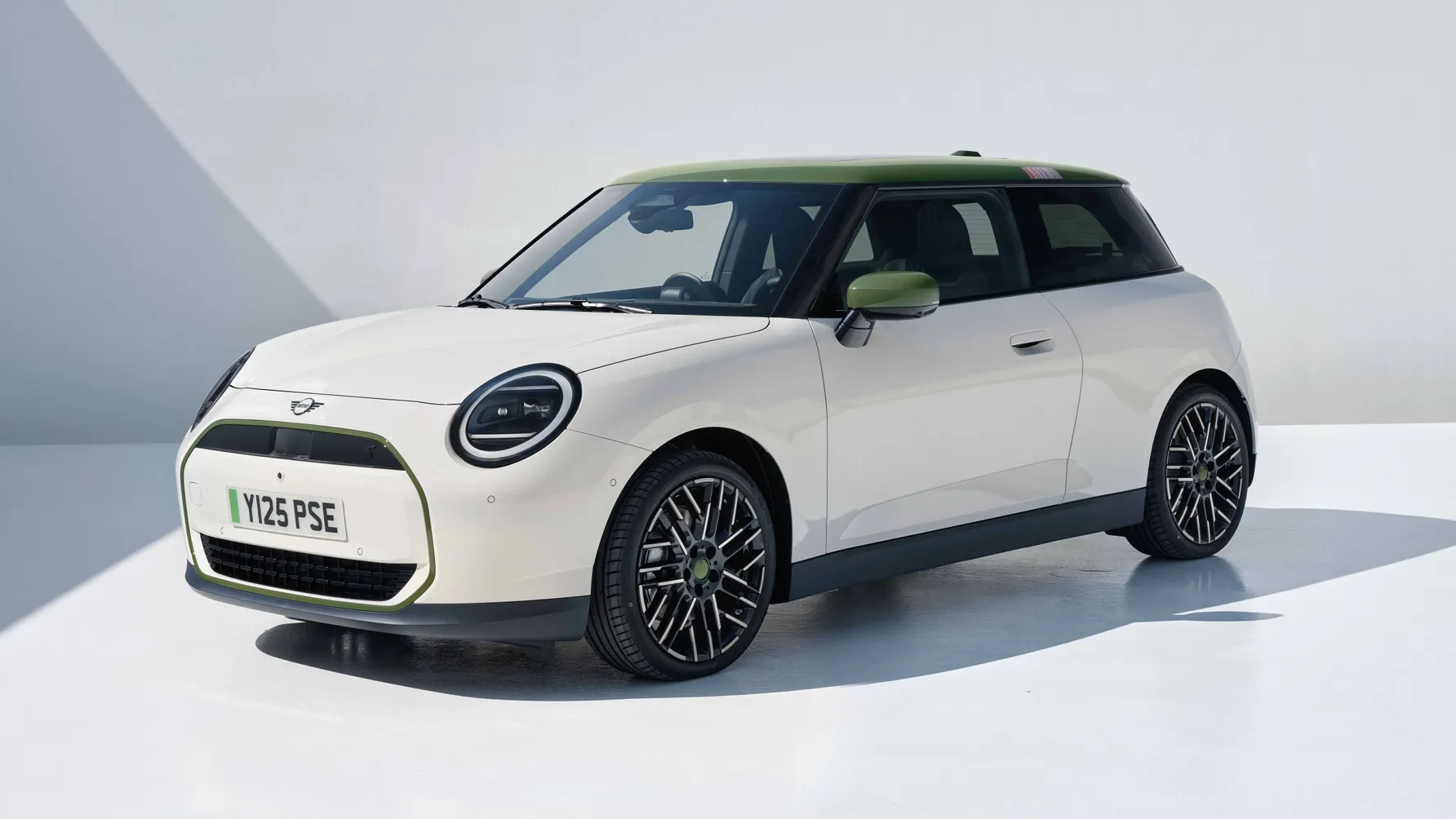 Mini và Paul Smith Tái Hợp: Ra Mắt Phiên Bản Cooper Đặc Biệt Đậm Chất Thời Trang Anh Quốc