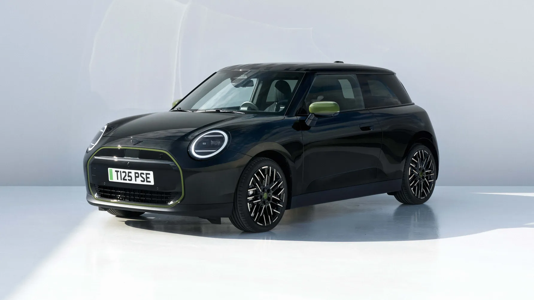 Mini và Paul Smith Tái Hợp: Ra Mắt Phiên Bản Cooper Đặc Biệt Đậm Chất Thời Trang Anh Quốc