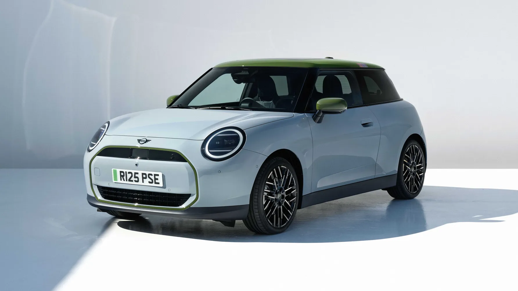 Mini và Paul Smith Tái Hợp: Ra Mắt Phiên Bản Cooper Đặc Biệt Đậm Chất Thời Trang Anh Quốc