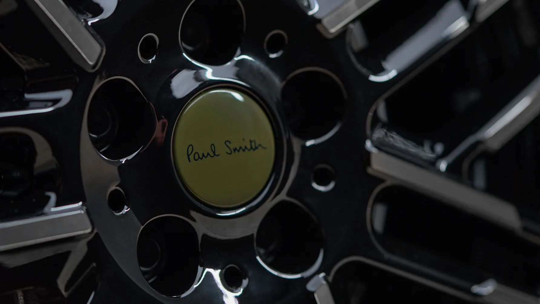 Mini và Paul Smith Tái Hợp: Ra Mắt Phiên Bản Cooper Đặc Biệt Đậm Chất Thời Trang Anh Quốc