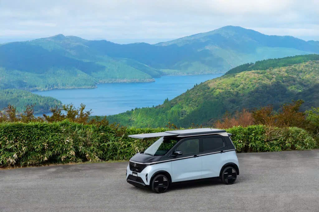 Nissan Và Nước Cờ Năng Lượng Mặt Trời: Tương Lai Xe Điện Là Tự Sạc?