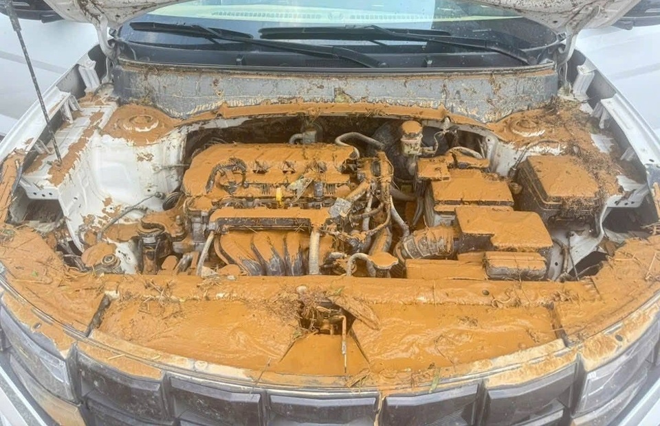 Sửa ôtô bị ngâm bùn sau bão lũ: chi phí sửa có thể lên đến nửa giá trị xe