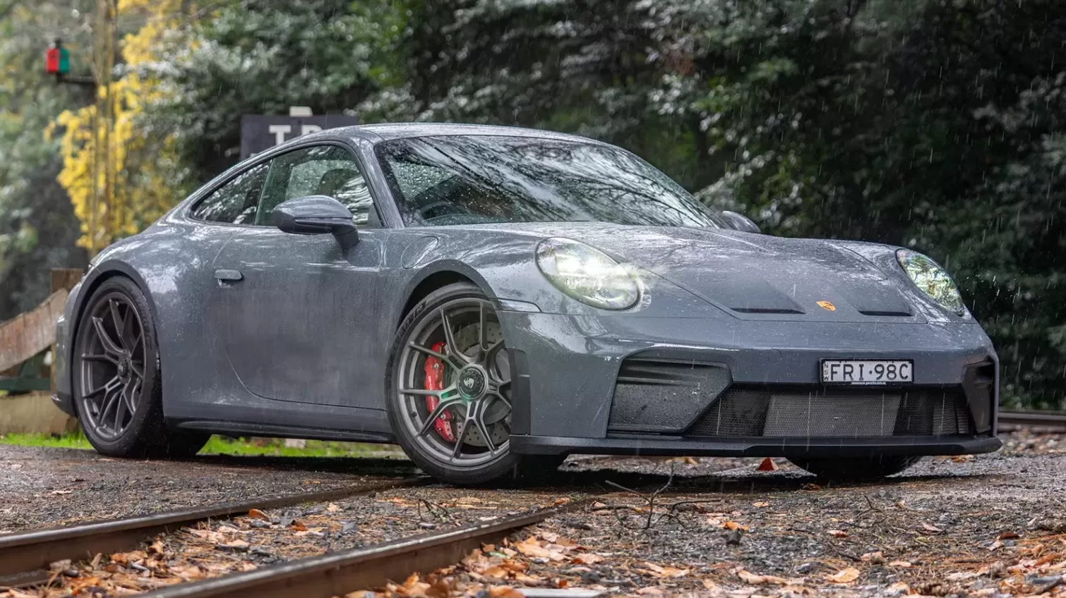 Porsche Sẽ Không Bỏ Động Cơ Xăng: Tương Lai Nào Cho Xe Thể Thao?