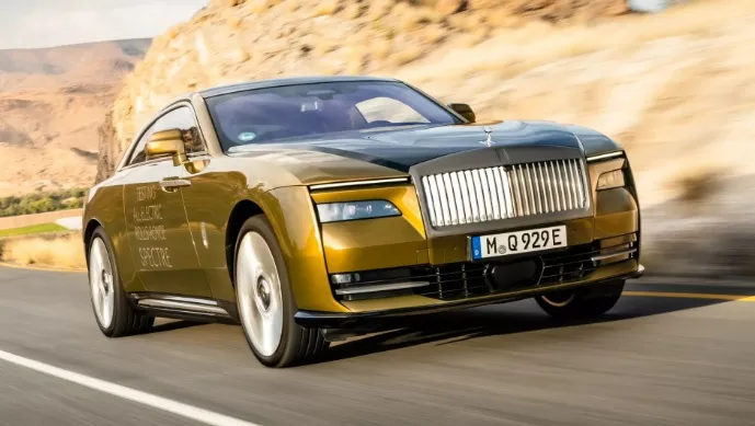 Rolls-Royce tung 'ưu đãi' cho spectre - nước cờ marketing tinh tế hay lời thú nhận bất đắc dĩ trước bão giảm giá xe điện ?