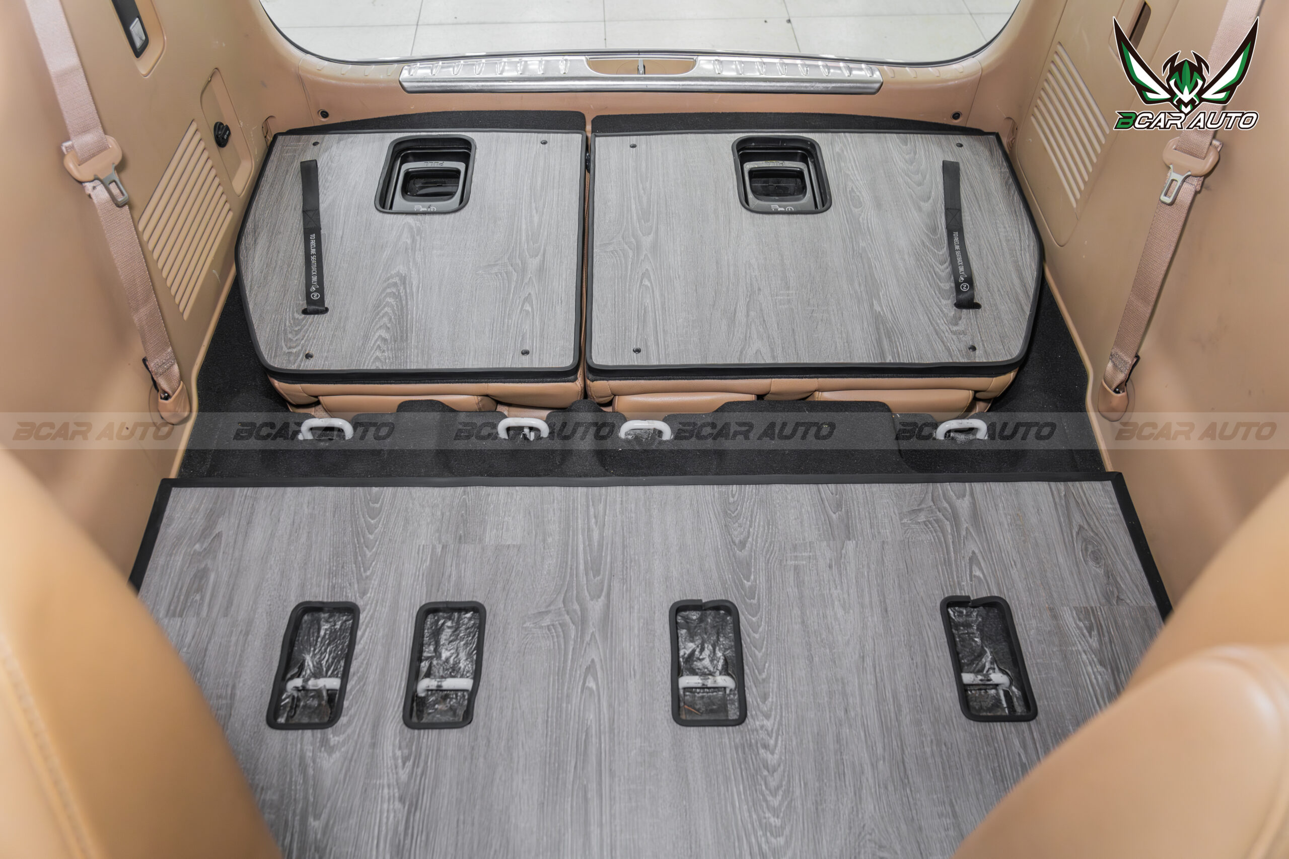 Sàn Nhựa Giả Gỗ Ô Tô: Nâng Cấp Nội Thất Sang Trọng & Bền Bỉ