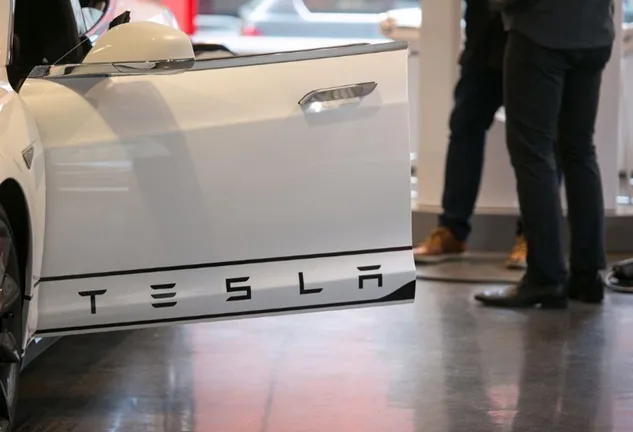 'Tay nắm cửa ẩn' của xe hiện đại và cuộc đua tìm kiếm sự cân bằng giữa thẩm mỹ và an toàn sinh mạng