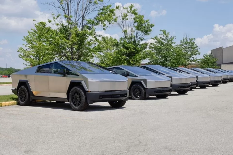 Tesla "Chảy Máu" Nhân Sự: Giám Đốc Cybertruck, Model Y Từ Chức