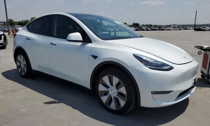 Một chiếc Tesla Model Y 2021 ở Mỹ. Ảnh: America Motors