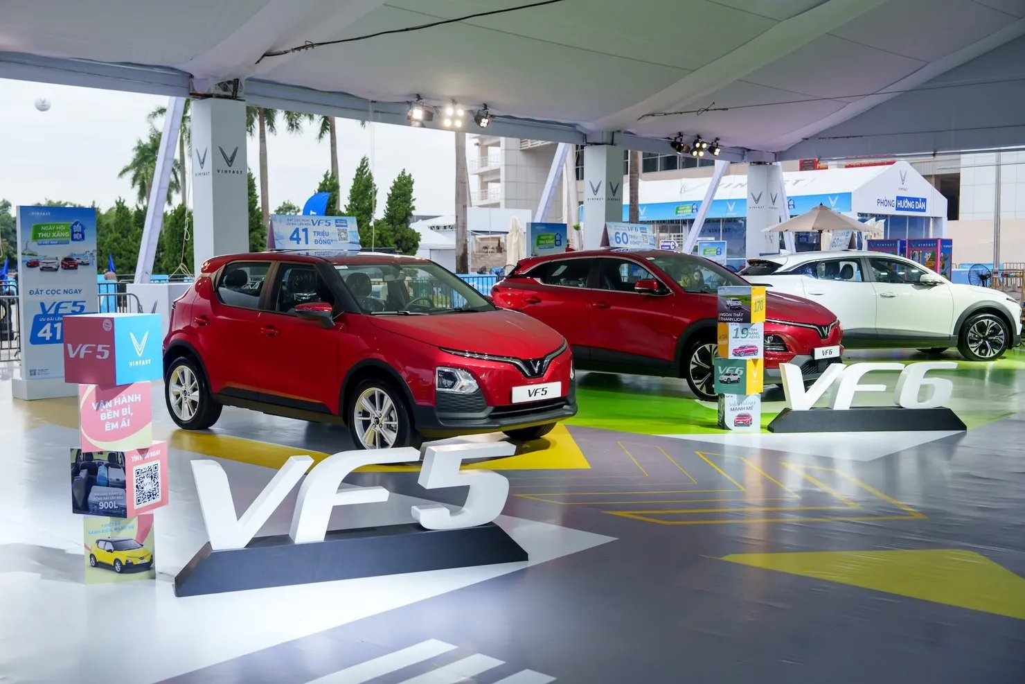 Thị trường ô tô dịp cuối năm: Sức mua bùng nổ trở lại, xe nhập khẩu lên ngôi và 'cơn bão' xả hàng trước Tết