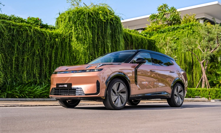 Thị trường ô tô mới: Xe Hybrid và Nhập khẩu áp đảo tháng 10