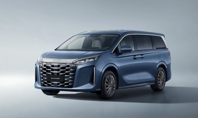 Thị trường oto tháng 11: 'Bão' xe nhập khẩu đổ bộ, từ Forester thế hệ mới đến siêu sang Bentley hybrid