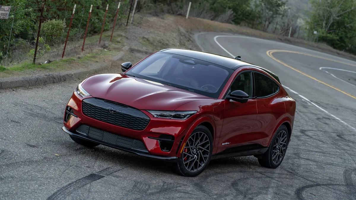 Top 4 Xe Ô Tô Mất Giá Nhanh Nhất Sau Vài Năm