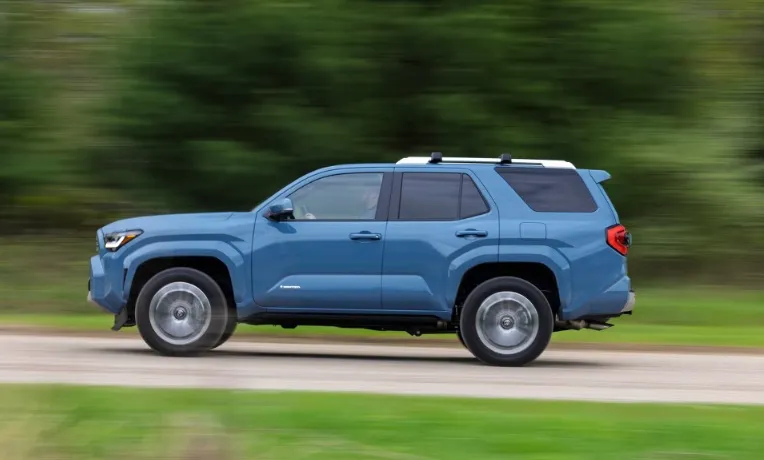 Toyota 4Runner 2026: Tăng giá nhẹ nhưng nâng cấp 'chất', Toyota khẳng định vị thế 'vua địa hình' bền bỉ