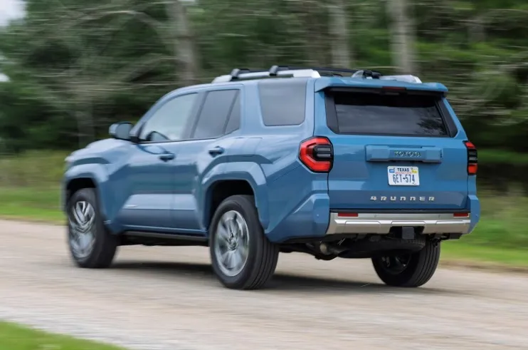 Toyota 4Runner 2026: Tăng giá nhẹ nhưng nâng cấp 'chất', Toyota khẳng định vị thế 'vua địa hình' bền bỉ