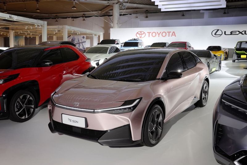 Toyota 'Âm Thầm' Tung Xe Điện $18.000 (bZ5) Phá Vỡ Toàn Bộ Ngành Công Nghiệp EV, Elon Musk Lo Lắng?
