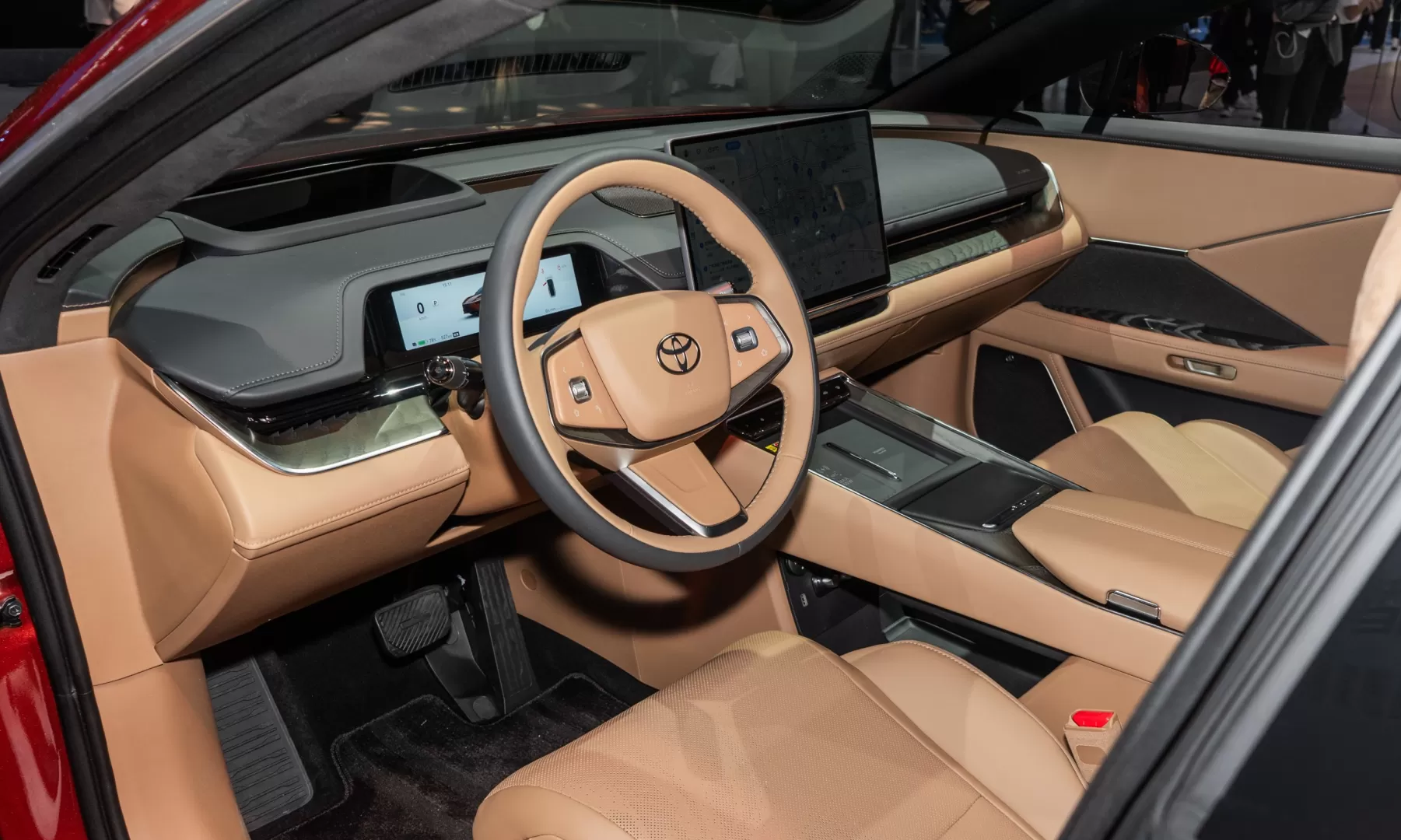 Toyota bZ7 - sedan cỡ lớn lắp môtơ điện Huawei