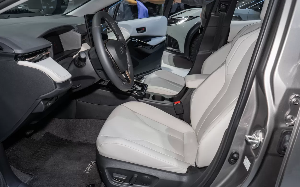 Toyota Corolla 2026 Lột Xác Toàn Diện: Thiết Kế Mới, Màn Hình 12.9 Inch