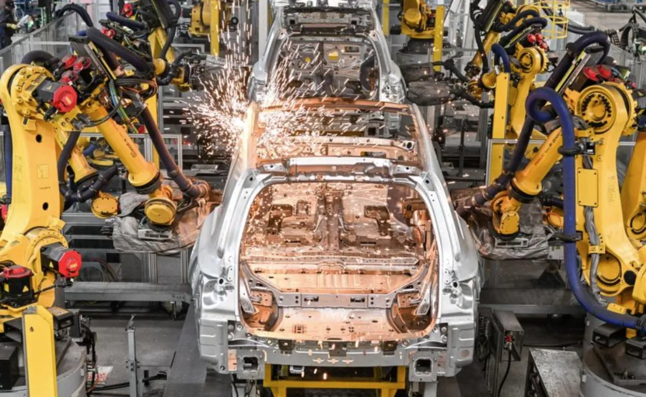 Triệu Hồi Ô Tô Điện: Li Auto Thu Hồi 11.000 Xe Sau Vụ Cháy Nổ